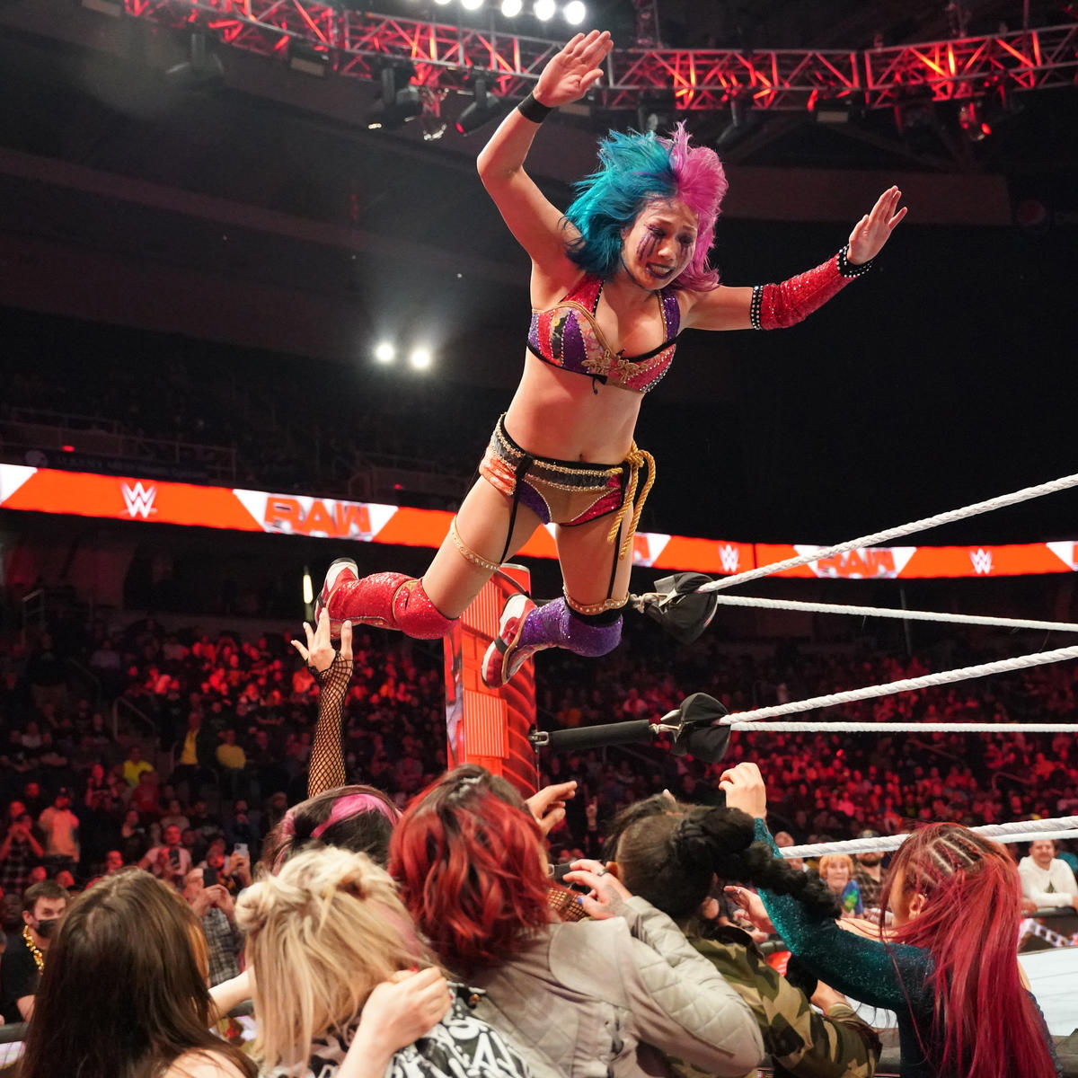 WWE Raw 21/11/22 - Asuka performs a Cross Body from the top rope onto several female WWE Superstars